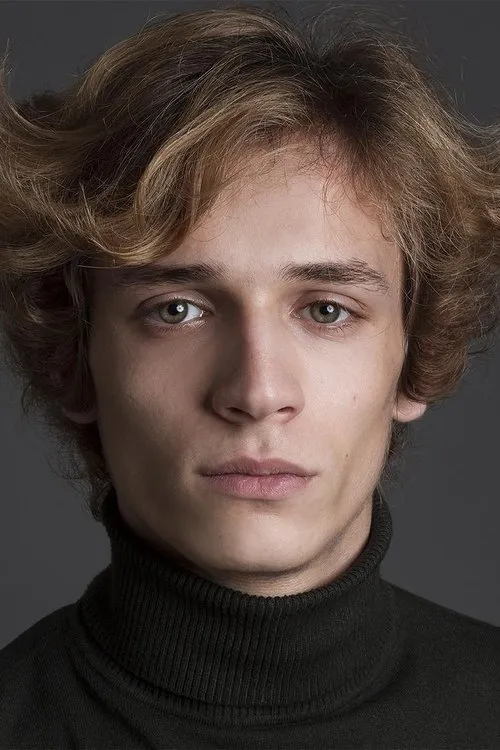 Vicente Gil interpretando a Miguel