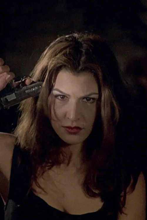 Vicky Harris interpretando a 