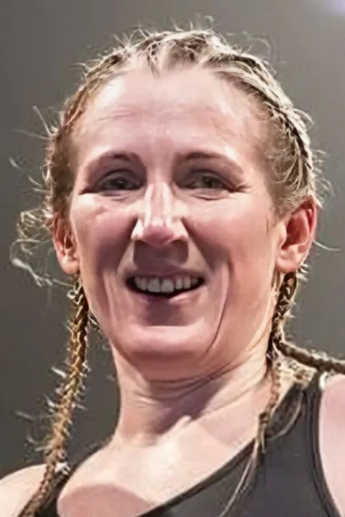 Vicky Wilkinson interpretando a Self