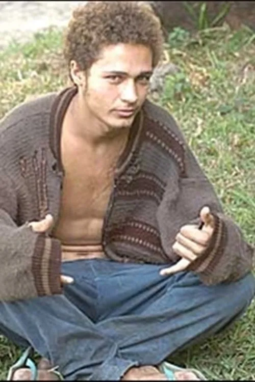 Victor Augusto da Silva interpretando a Cabelinho de Fogo