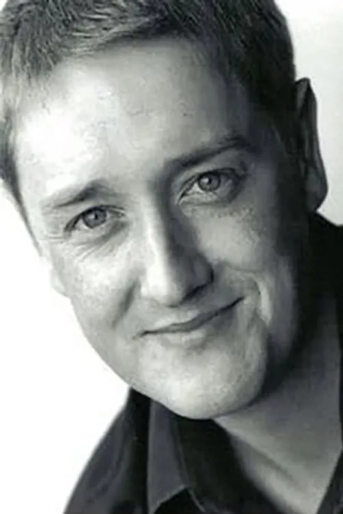 Victor Burke interpretando a Drew McCullough