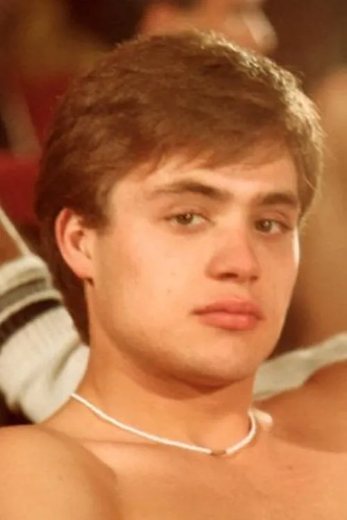 Victor Castellanne interpretando a 1st Dancer