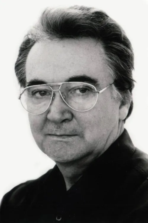 Victor Deiß interpretando a Mann im Trainingsanzug