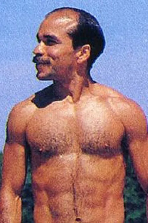 Victor Houston interpretando a Pier Man