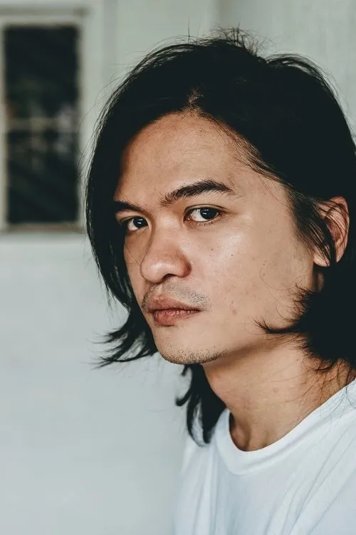 Victor Medina interpretando a Kasimir