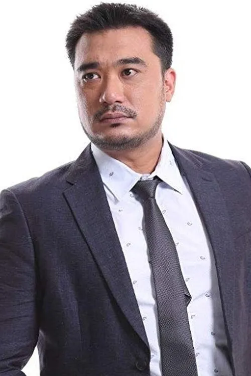 Victor Neri interpretando a Brandon