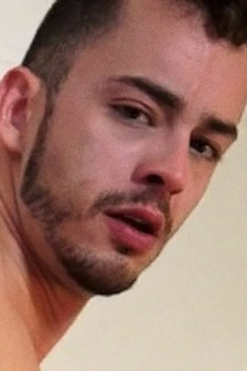 Victor Savio interpretando a (archive footage)