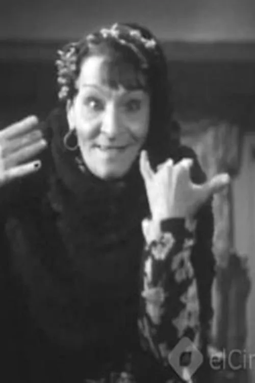 Victoria Cohen interpretando a