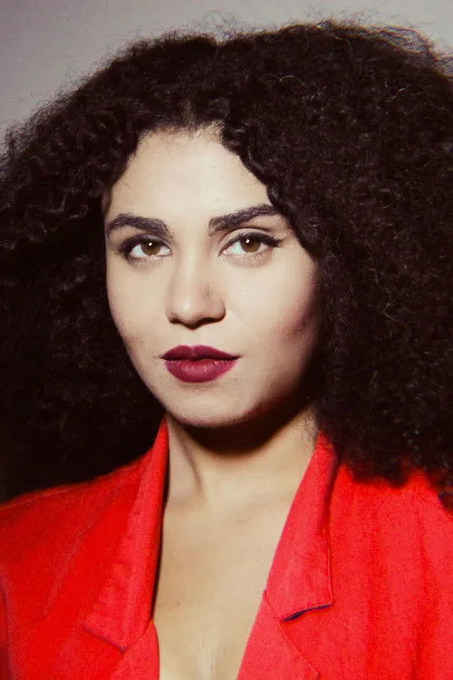 Victoria Long interpretando a Lola