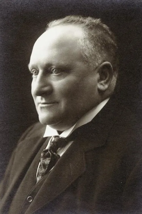 Viggo Lindstrøm interpretando a Artistagent og bordelvært Cohn