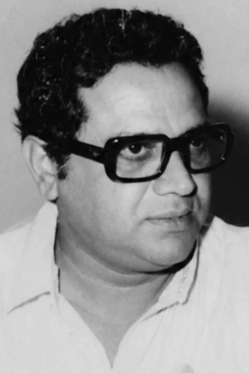 Vijayan K interpretando a