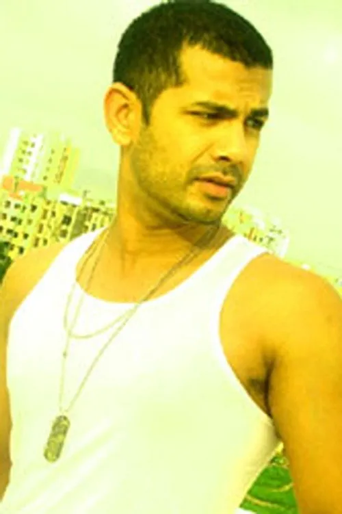 Vikram Acharya — personaje: Ekansh Dwivedi (Boss)