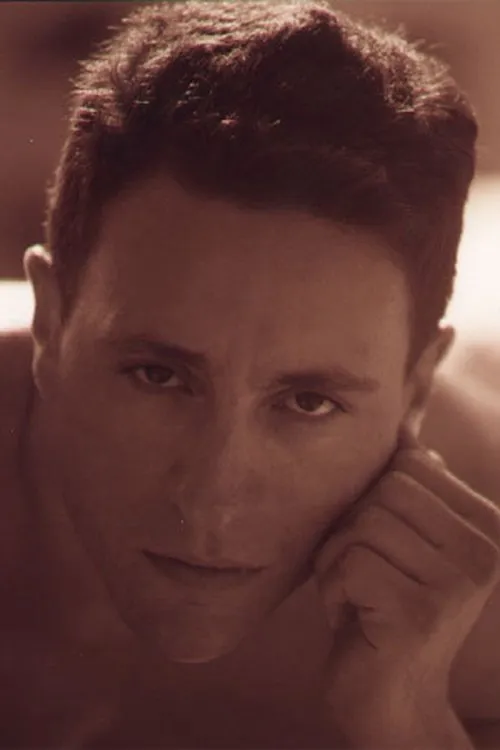 Viktor Perseo interpretando a 