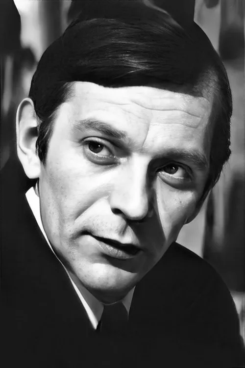 Виктор Плют interpretando a 