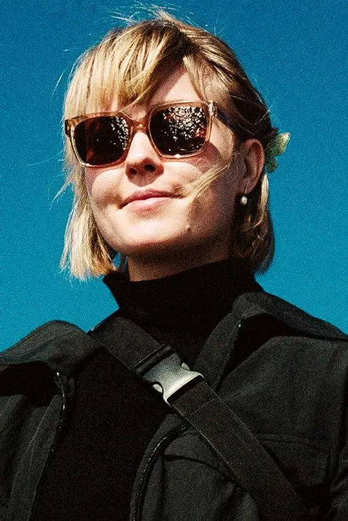 Vilde Tiller Hagestande interpretando a Airport voice