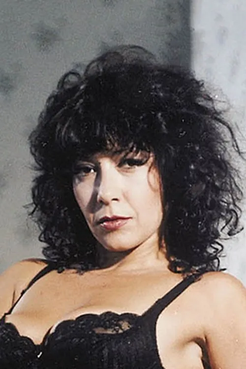 Vina Asiki interpretando a 