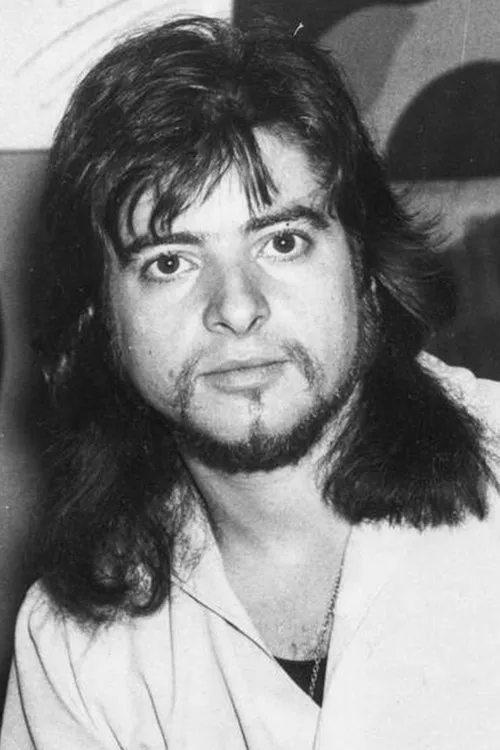 Vince Martell interpretando a Self