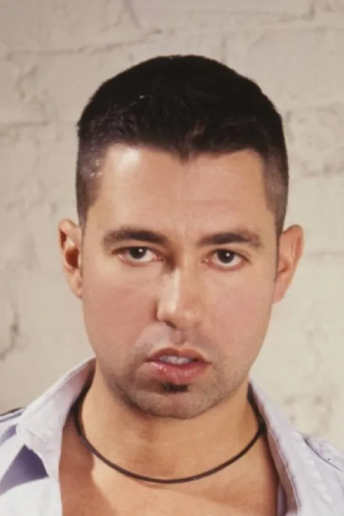 Vince Varrone interpretando a (segment