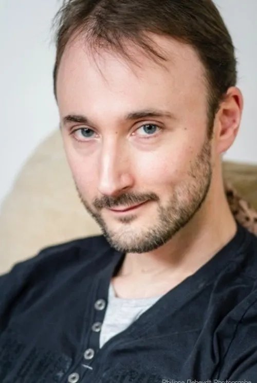 Vincent Doms interpretando a Philippe