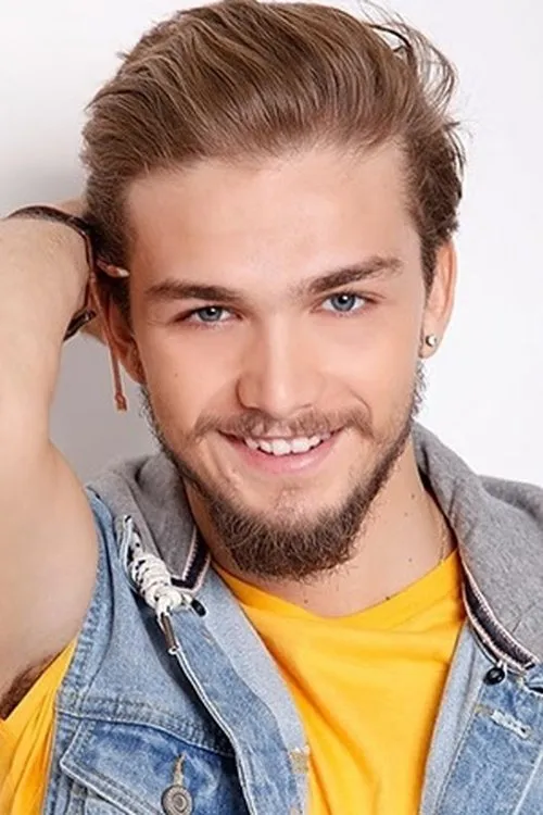 Vincenzo Richy — personaje: Vinicius Almeida (Vini)