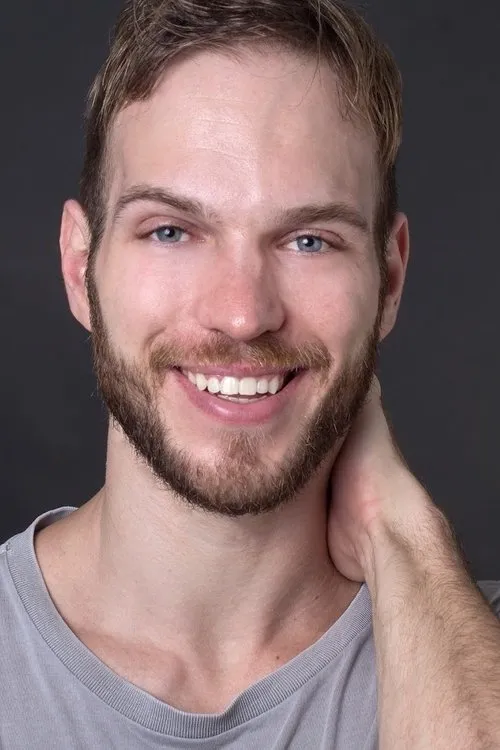 Vinicius Olivo interpretando a Felipe