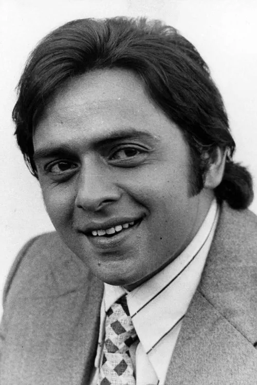 Vinod Mehra interpretando a 