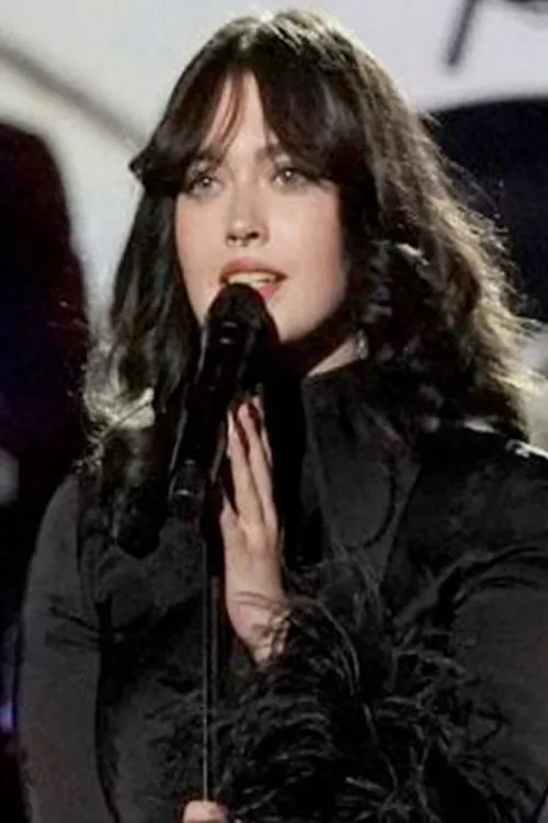 Chris Chaney ha trabajado con Violet Grohl en 1 ocasiones