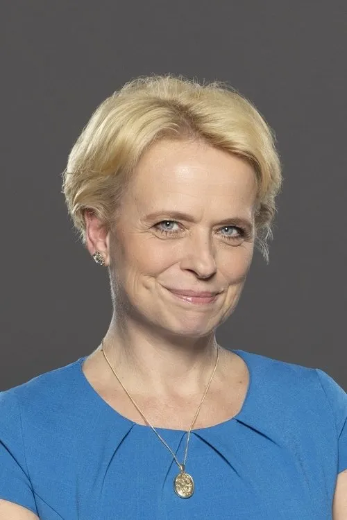 Virág Csapó — personaje: Osvay Edit