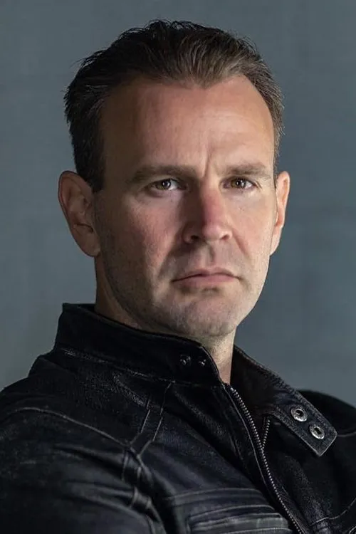 Virgil Davies en su biografía y filmografía