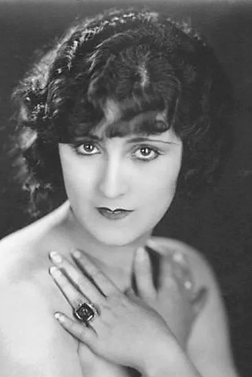 Virginia Brown Faire interpretando a Fay Winters