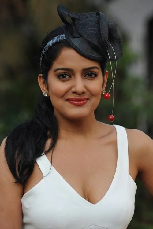 Vishakha Singh interpretando a 