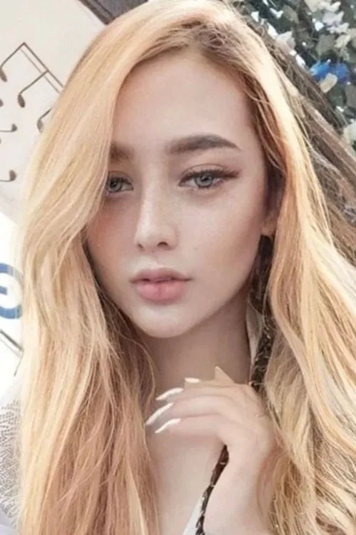 Vista Putri — personaje: Salma / Ratna