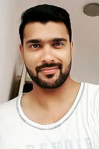 Ishaani Krishna ha trabajado con Vivek Gopan en 1 ocasiones