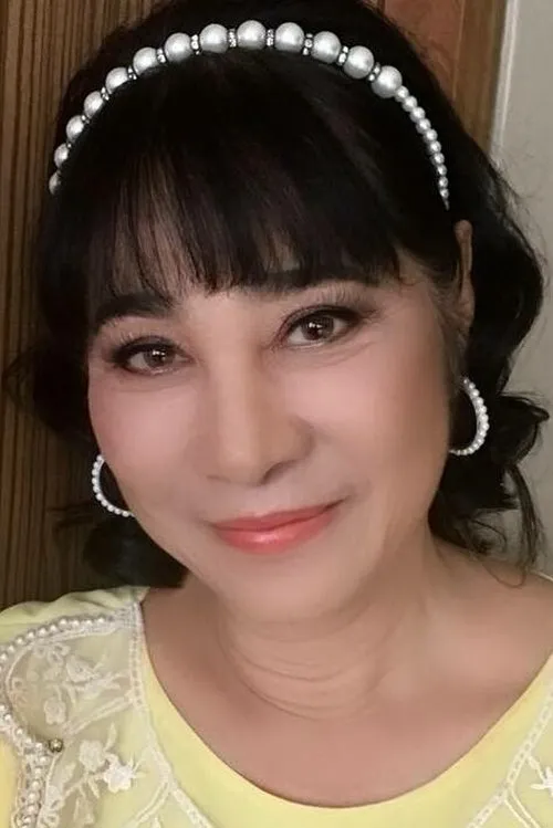 Viyada Umarin interpretando a Madame Montha