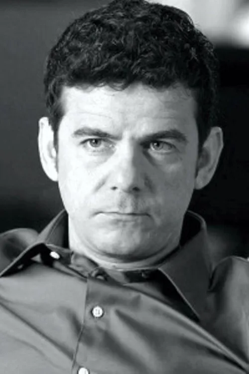 Vlad Zamfirescu interpretando a 