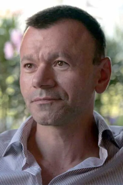 Vladimir Dichkovsky interpretando a Genka