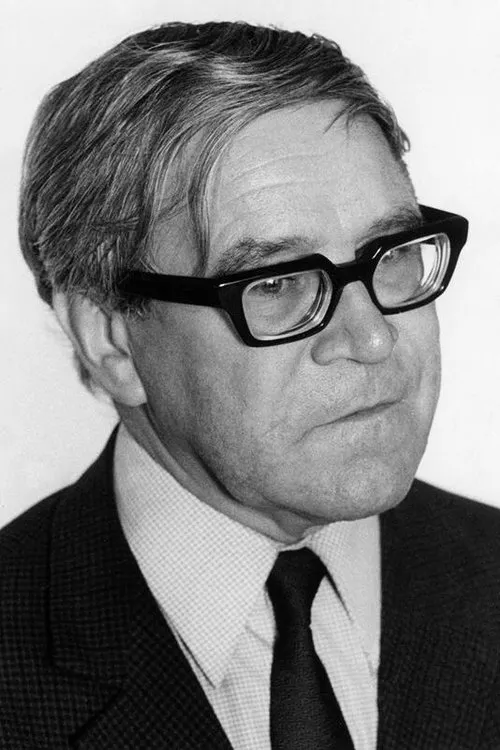 Vladimír Hlavatý interpretando a Prof. König