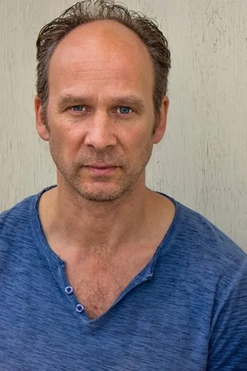 Vladimir Jon Cubrt interpretando a Zeke