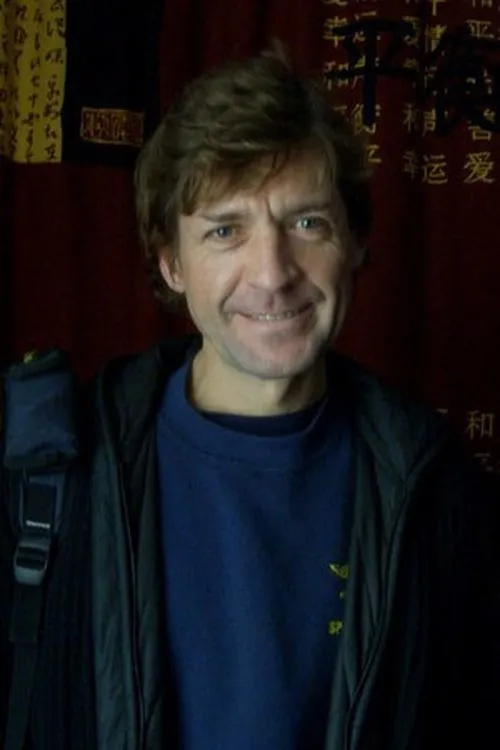 Vladimir Vikhrov interpretando a a fiatal Zalka