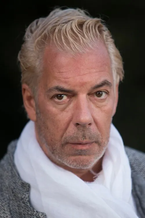 Vladislav Demchenko interpretando a Pasha Ostapchuk