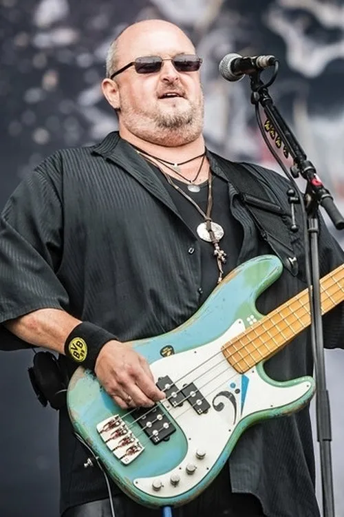 Axel Rudi Pell ha trabajado con Volker Krawczak en 2 ocasiones