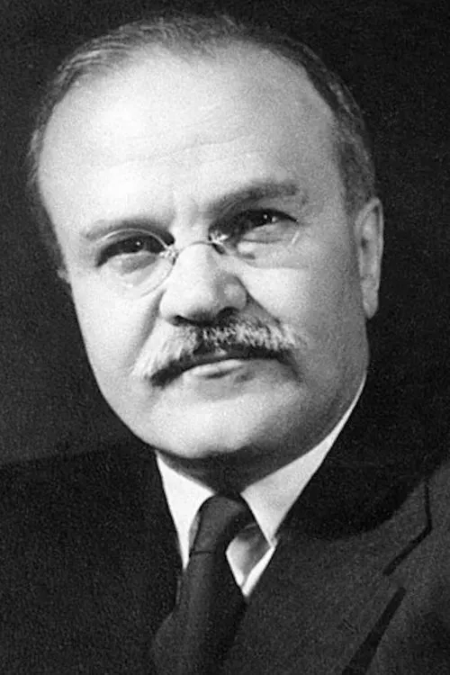 Vyacheslav Molotov interpretando a Self (archive footage) (uncredited)