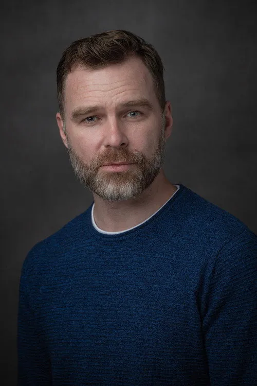 Vyacheslav Shatnenko interpretando a Ivan Zolorev