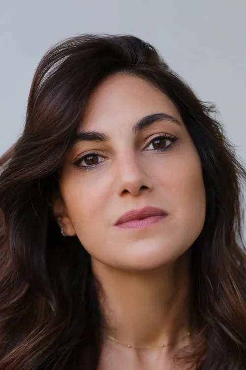 Wafa'a Celine Halawi interpretando a Emilie