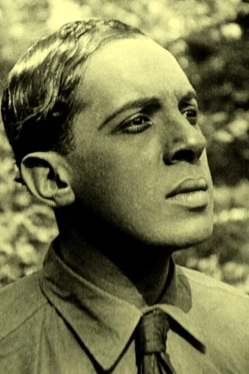 Walker Thompson interpretando a Hugh Van Allen