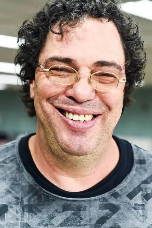 Walter Casagrande Júnior interpretando a Himself