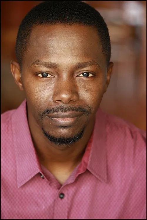 Walter Colson interpretando a Simon