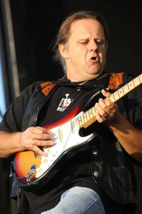 Walter Trout interpretando a Guitar