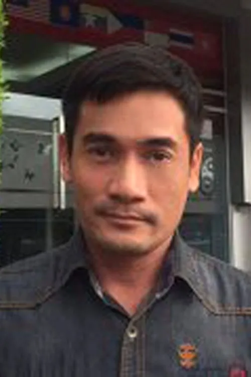 Suthep Prayoonpitak ha trabajado con Wam Jirakit Suwannapap en 1 ocasiones