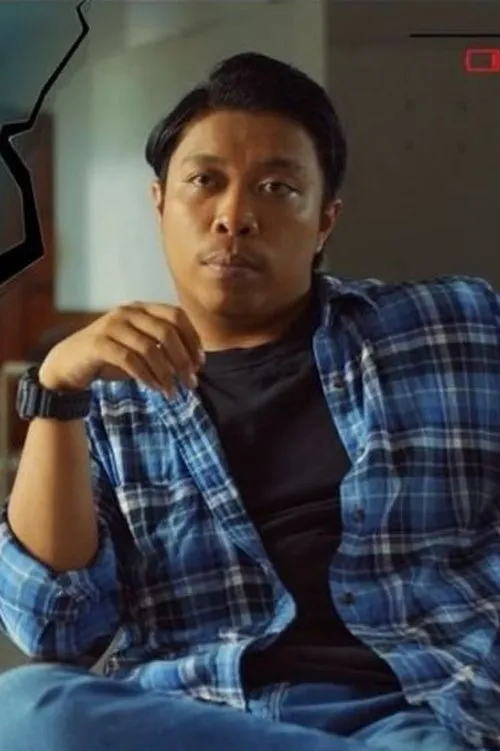 Wan Chai interpretando a